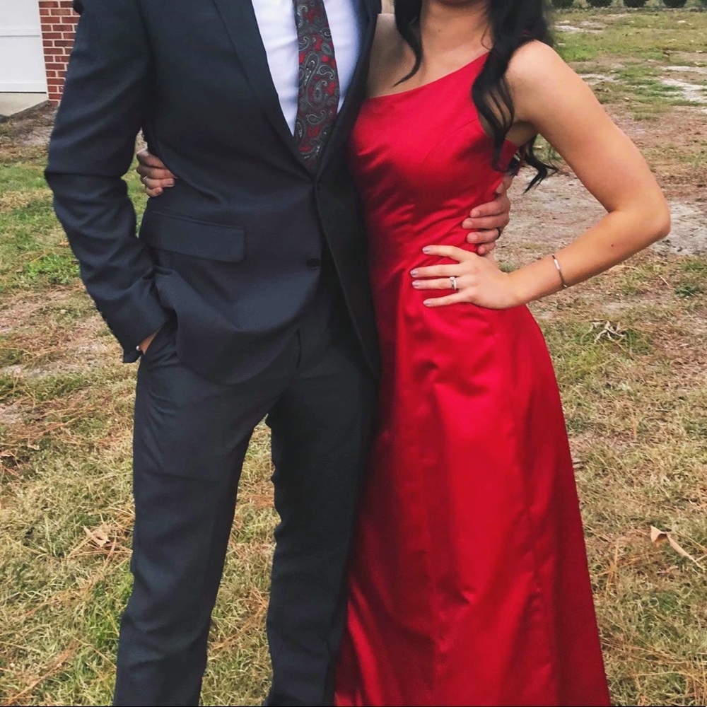Red Dress - Picture 2 of 2